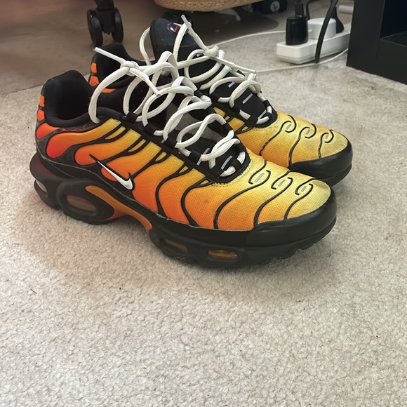 nike shoes size 8.5 red black and orange color - Picture 5 of 5